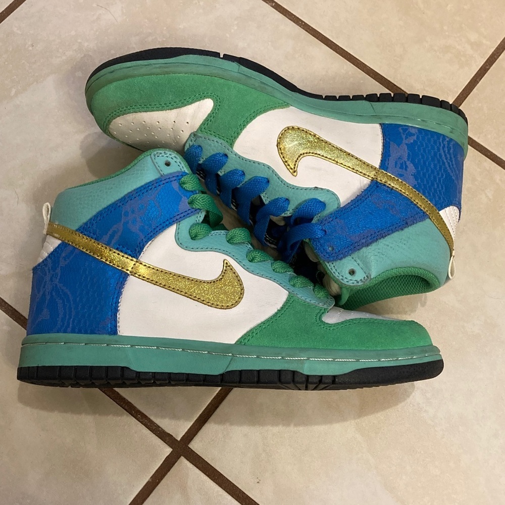 Nike Shoes - Picture 11 of 12
